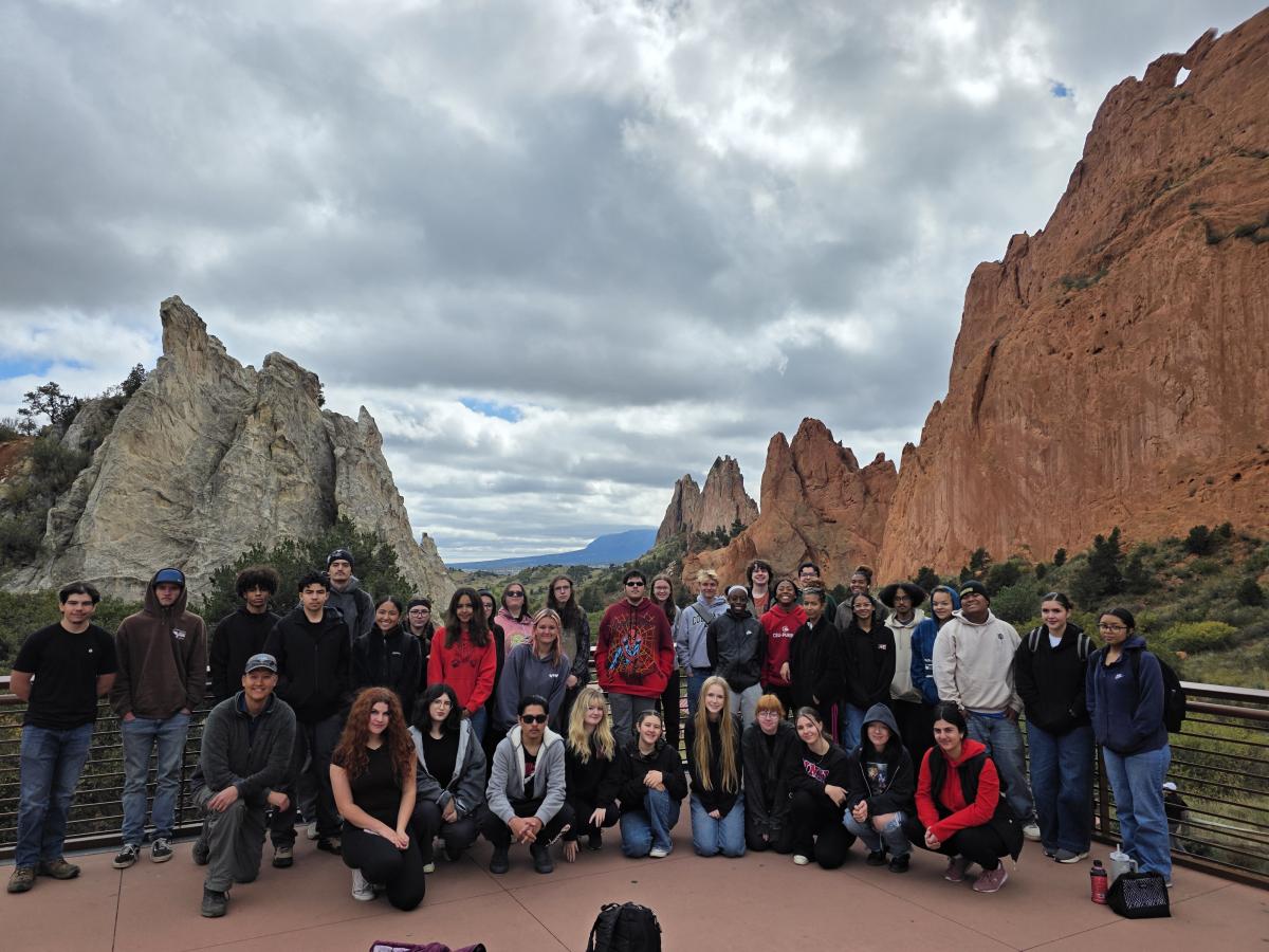 volunteesr at garden of the gods
